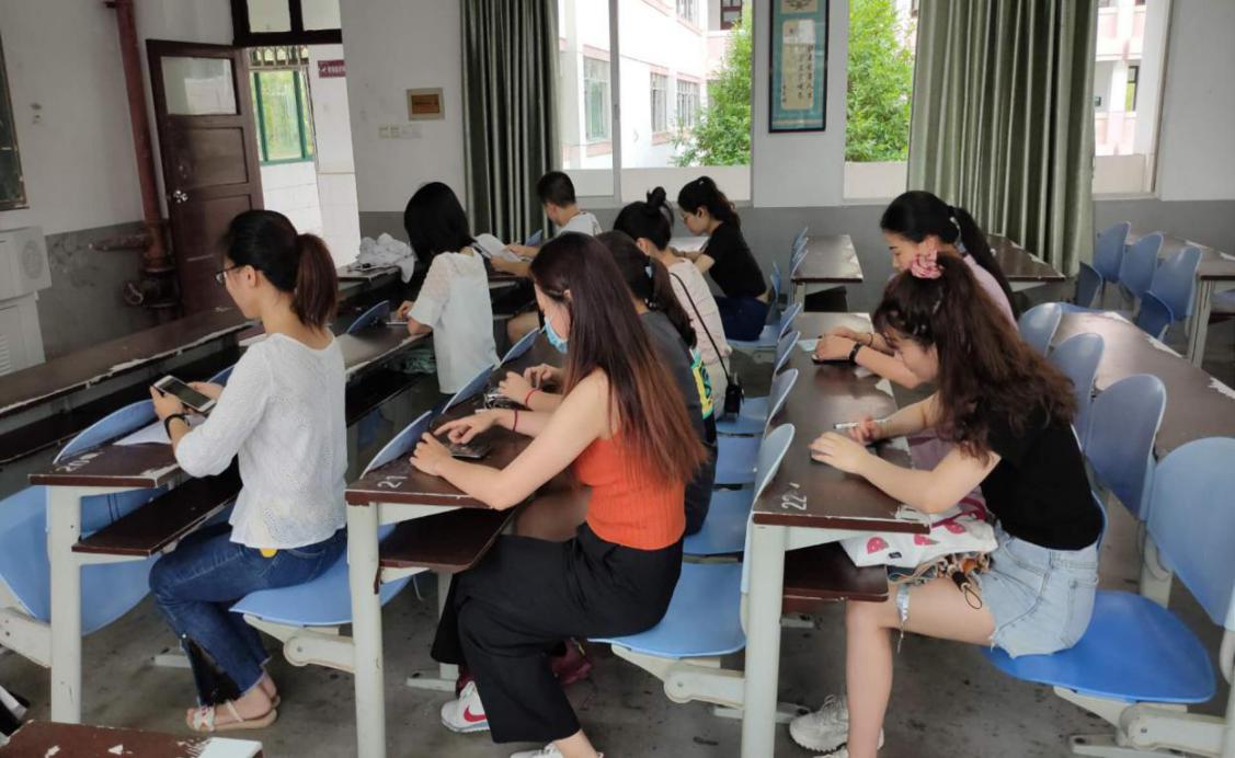 bevictor伟德官网党支部现场向方璇同志学习活动