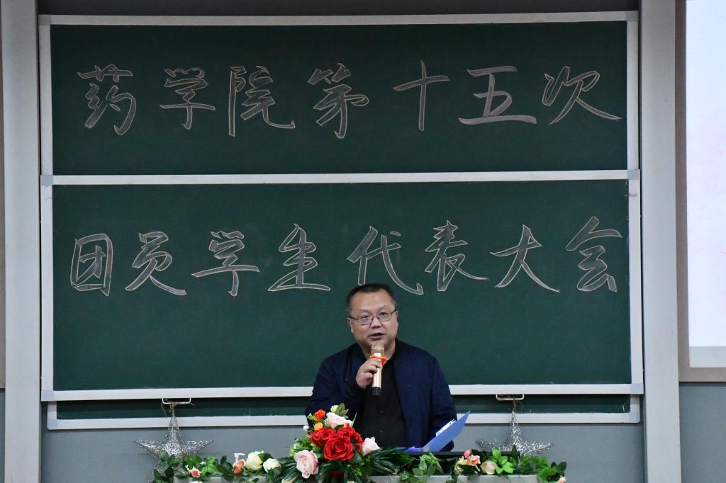校团委副书记蒋俊老师致辞